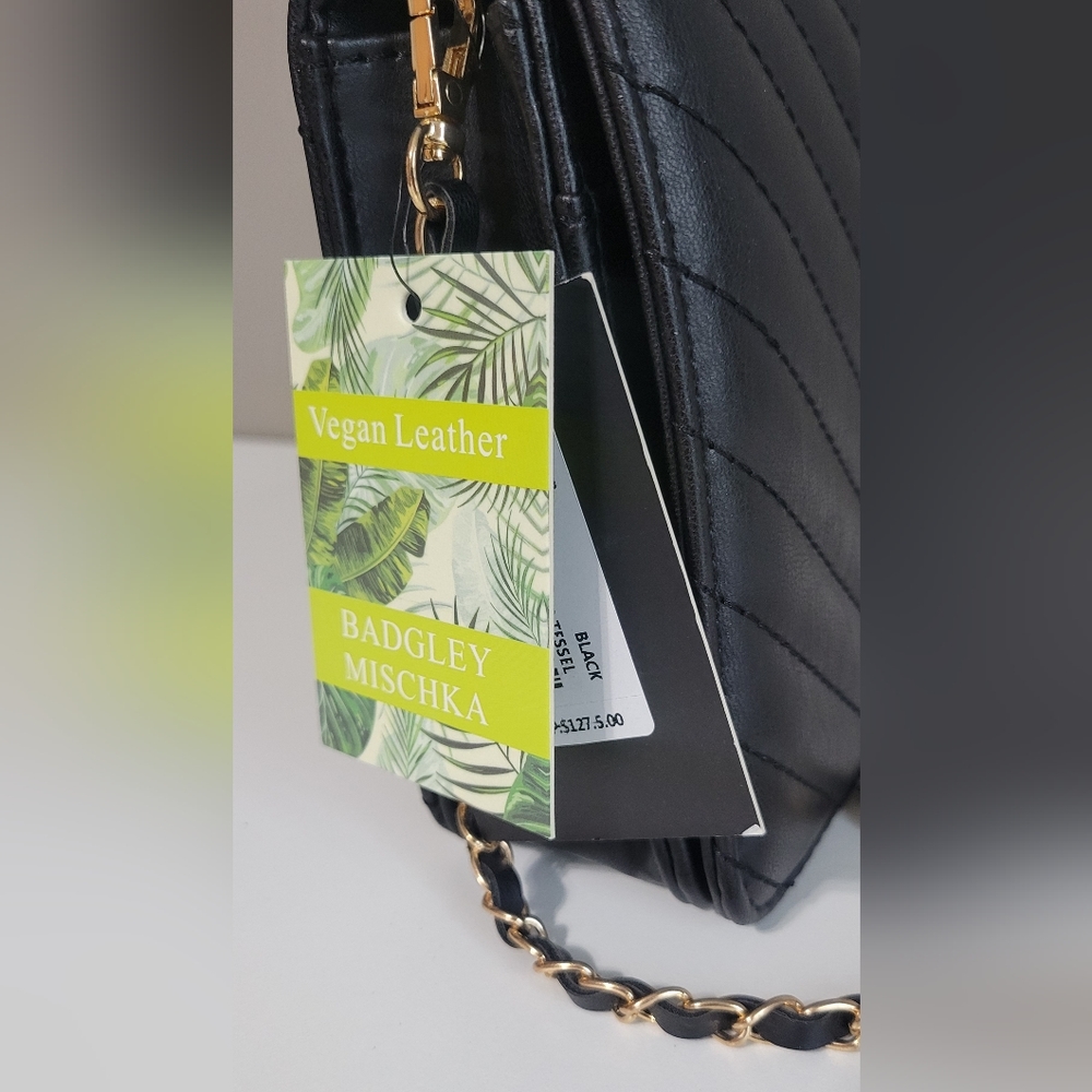 NWT Badgley Mischka Quilted Vegan Leather Crossbody Clutch - Picture 4 of 11